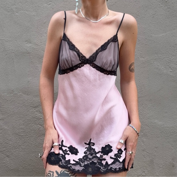 •SOLD• Vintage Y2K Victoria’s Secret Silk Mini Slip - Picture 2 of 9